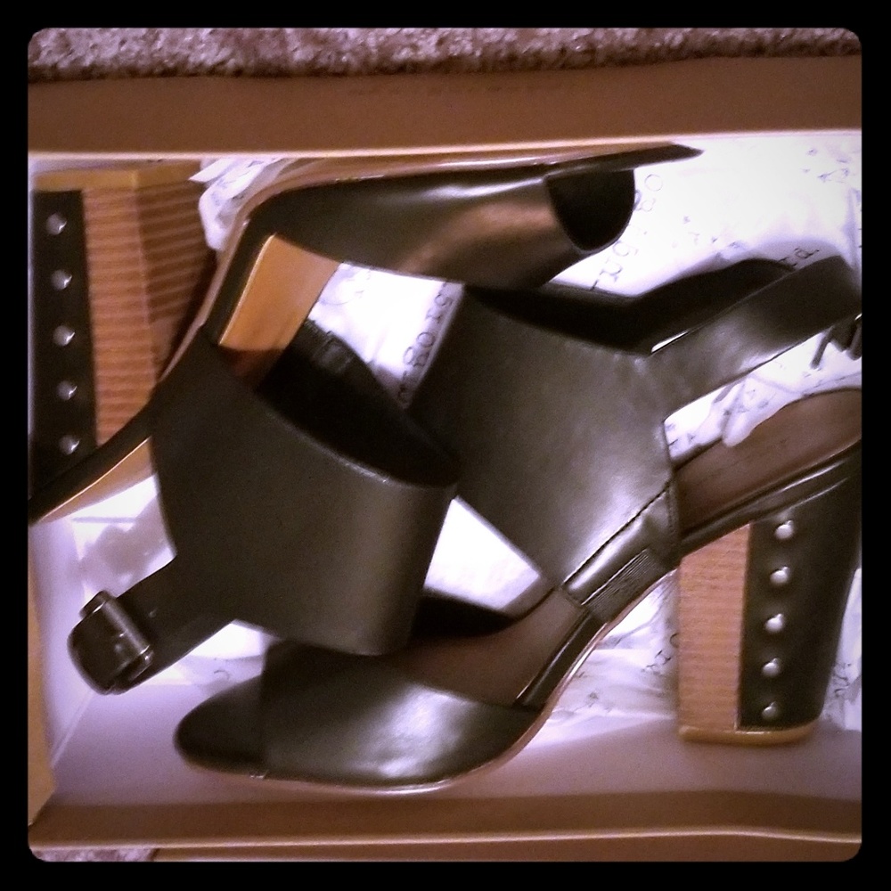 Black dress shoe